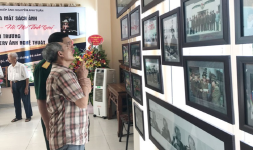 ARTISTICALLY HAPPENING PHOTOS AND "HANOI LOVE"